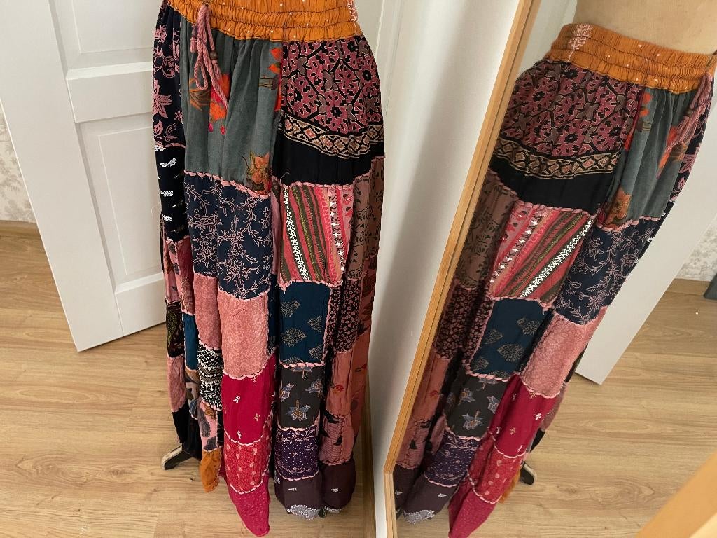 Mooie lange boho / hippie rok, lapjes, maat S / M, zgan, Maat 38/40 (M), Overige kleuren, Verzenden, Zo goed als nieuw