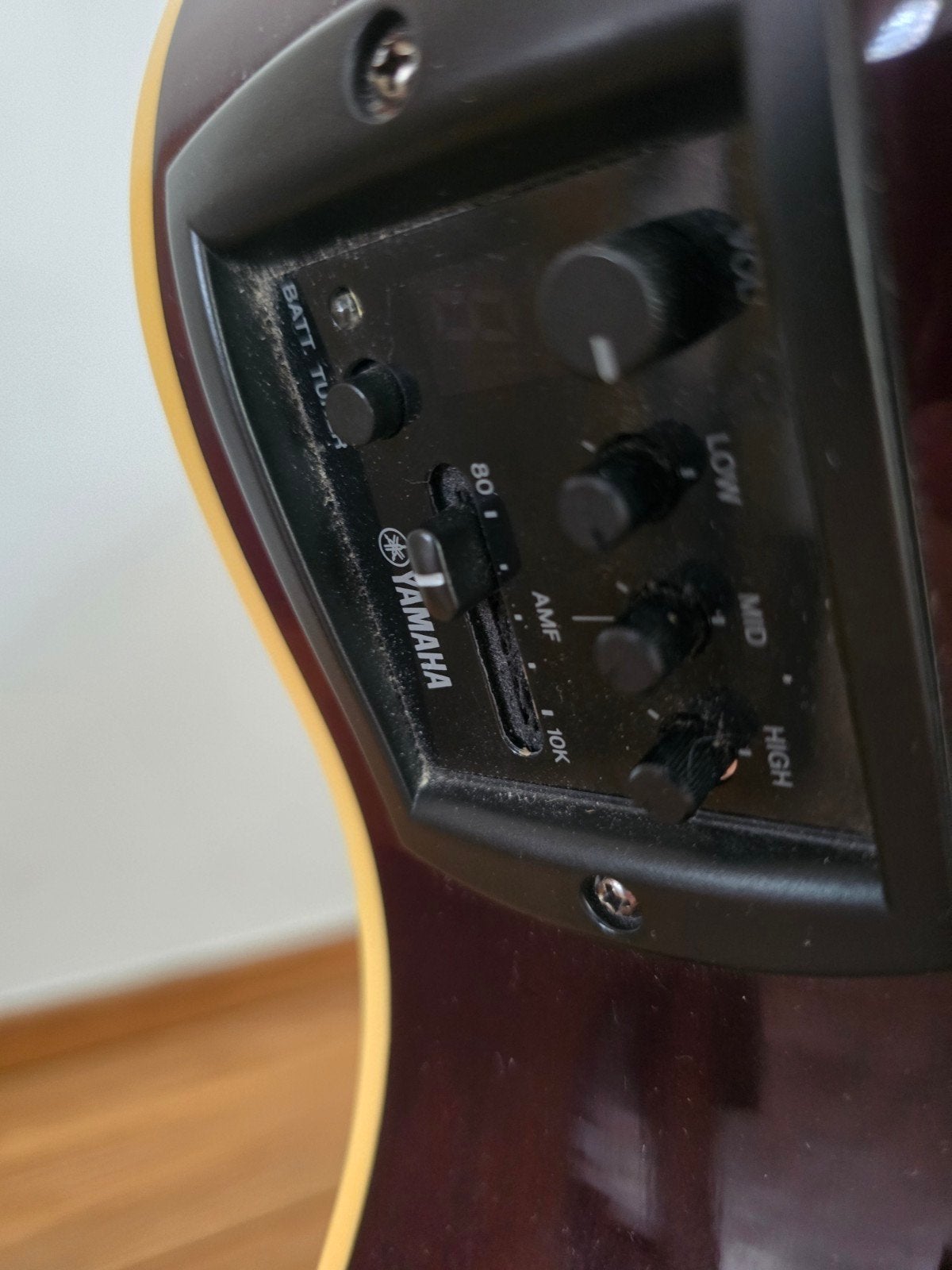 Ruilen: Yamaha APX 700II VS Westerngitaar met element, Ophalen, Zo goed als nieuw, Western- of Steelstringgitaar, Met (piezo-)element