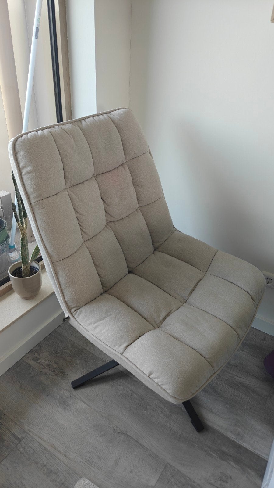 WOOOD Draaifauteuil in Beige - Comfortabel en Stijlvol, Ophalen, Modern, Comfortabel, Gebruikt, 75 tot 100 cm
