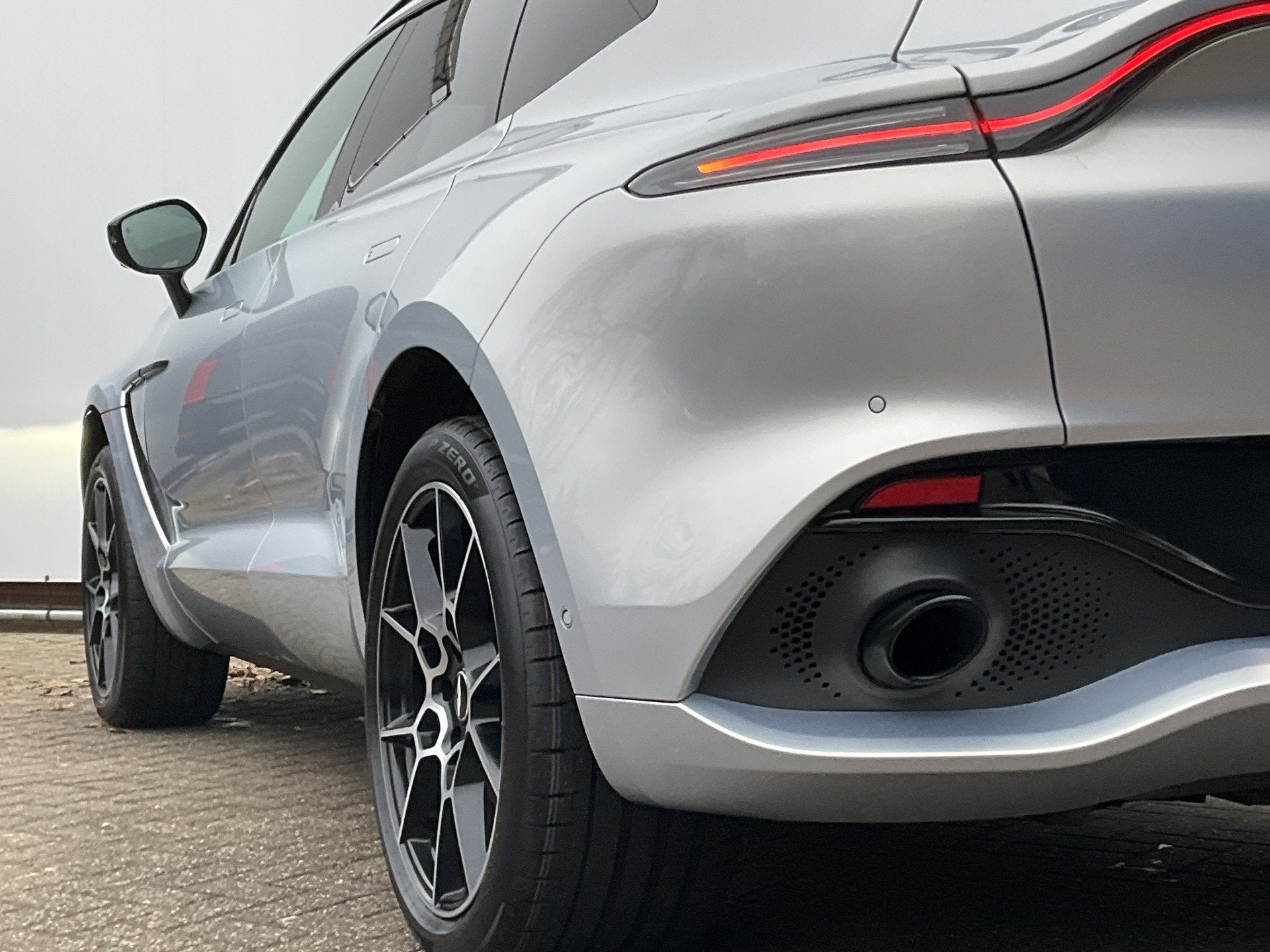 Foto 59 van Aston Martin Dbx 4.0 V8 360 Memory Stoelverw/koeling Sfeer