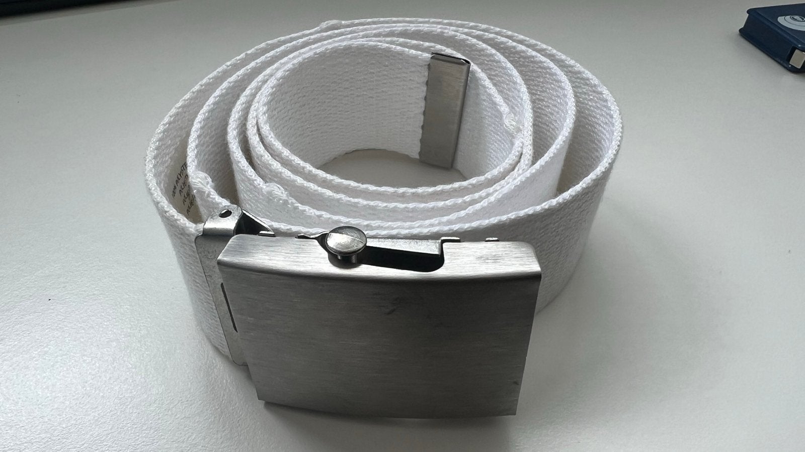 Witte stoffen riem met metalen gesp. 130 cm, Wit, Ophalen of Verzenden, Zo goed als nieuw, 115 cm of meer