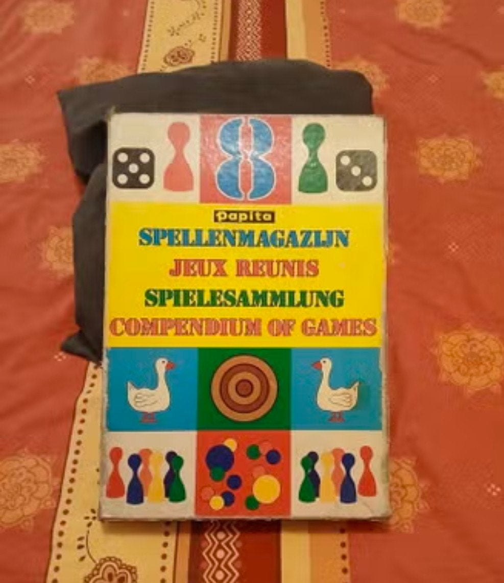 Papita Spellenmagazijn: 8 klassieke bordspellen in één, Vijf spelers of meer, Ophalen of Verzenden, Gebruikt, Papita