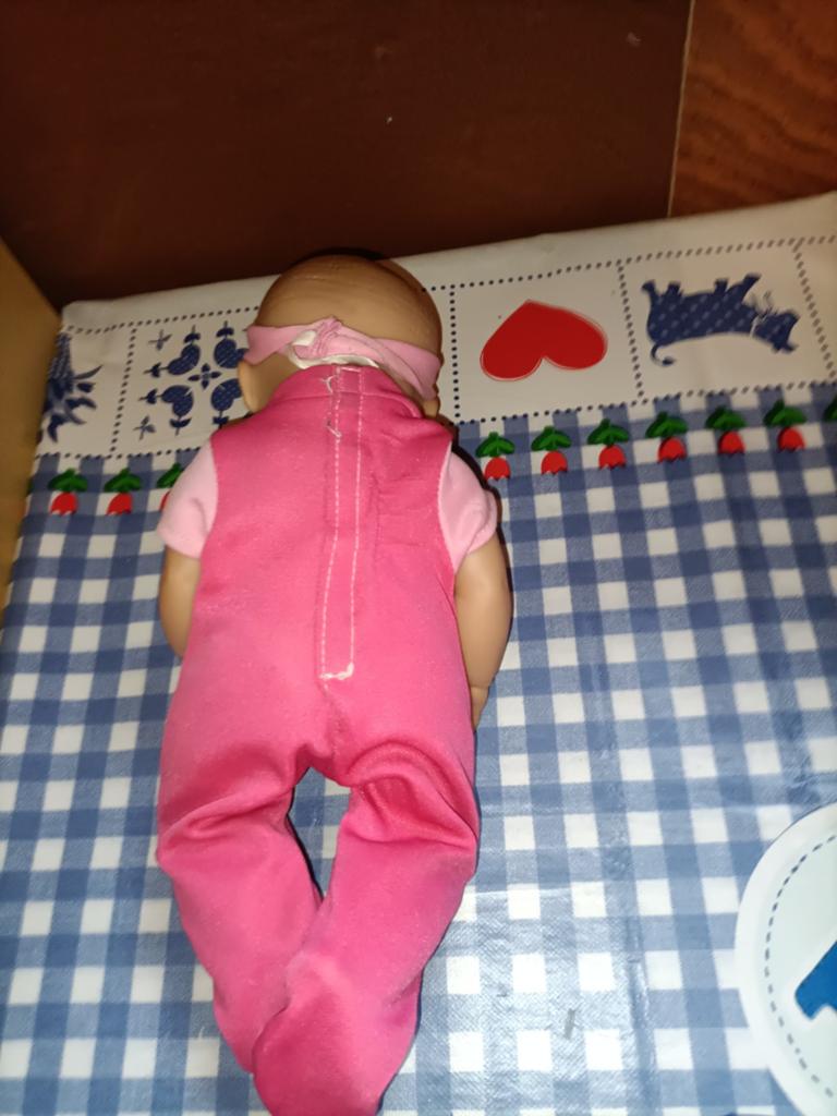 Baby pop met haarband en roze pakje 30 cm groot, Ophalen of Verzenden, Zo goed als nieuw, Babypop
