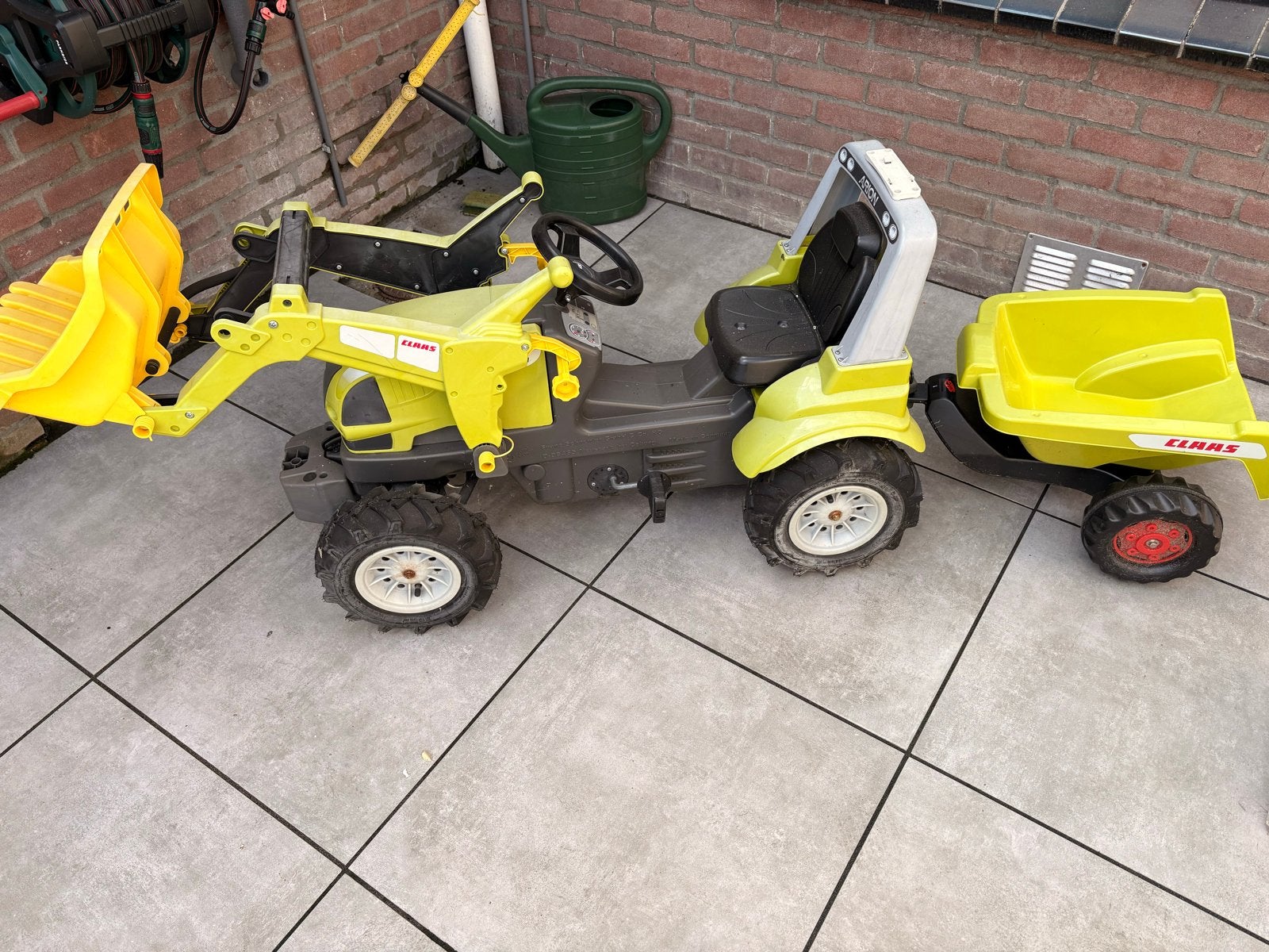 Claas Arion 430 traptractor met aanhanger en lader, Ophalen, Gebruikt