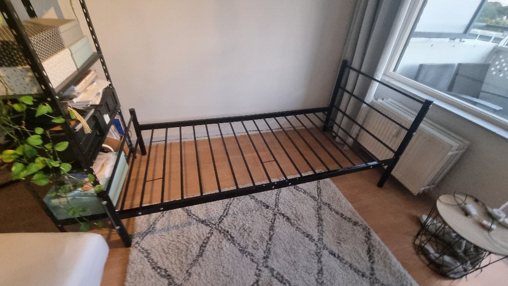 zwart metalen eenpersoons bed 90 x 200, Ophalen, Gebruikt, 90 cm, Eenpersoons