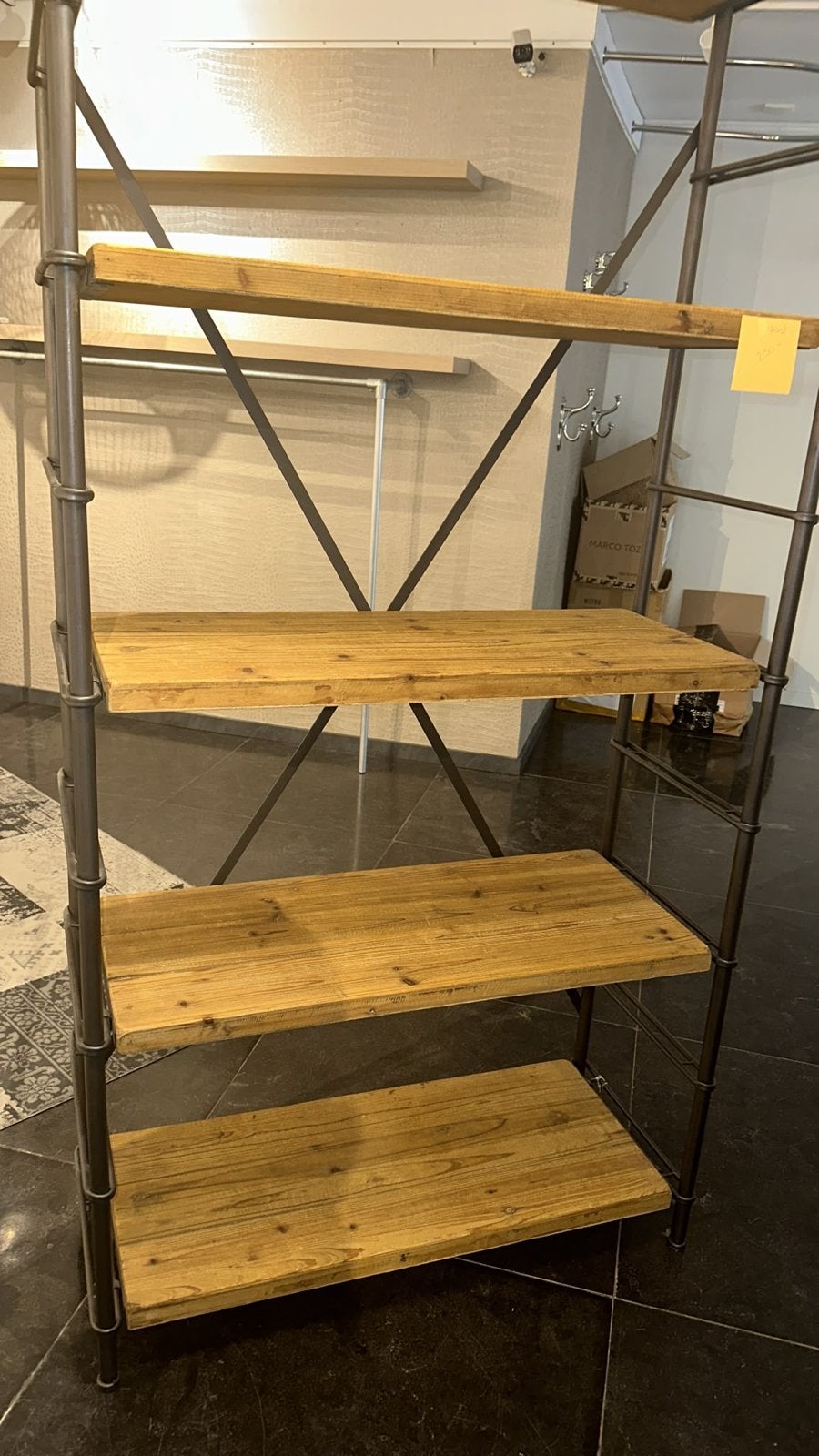 Industriële kast met verstelbare houten planken, Ophalen, Zo goed als nieuw