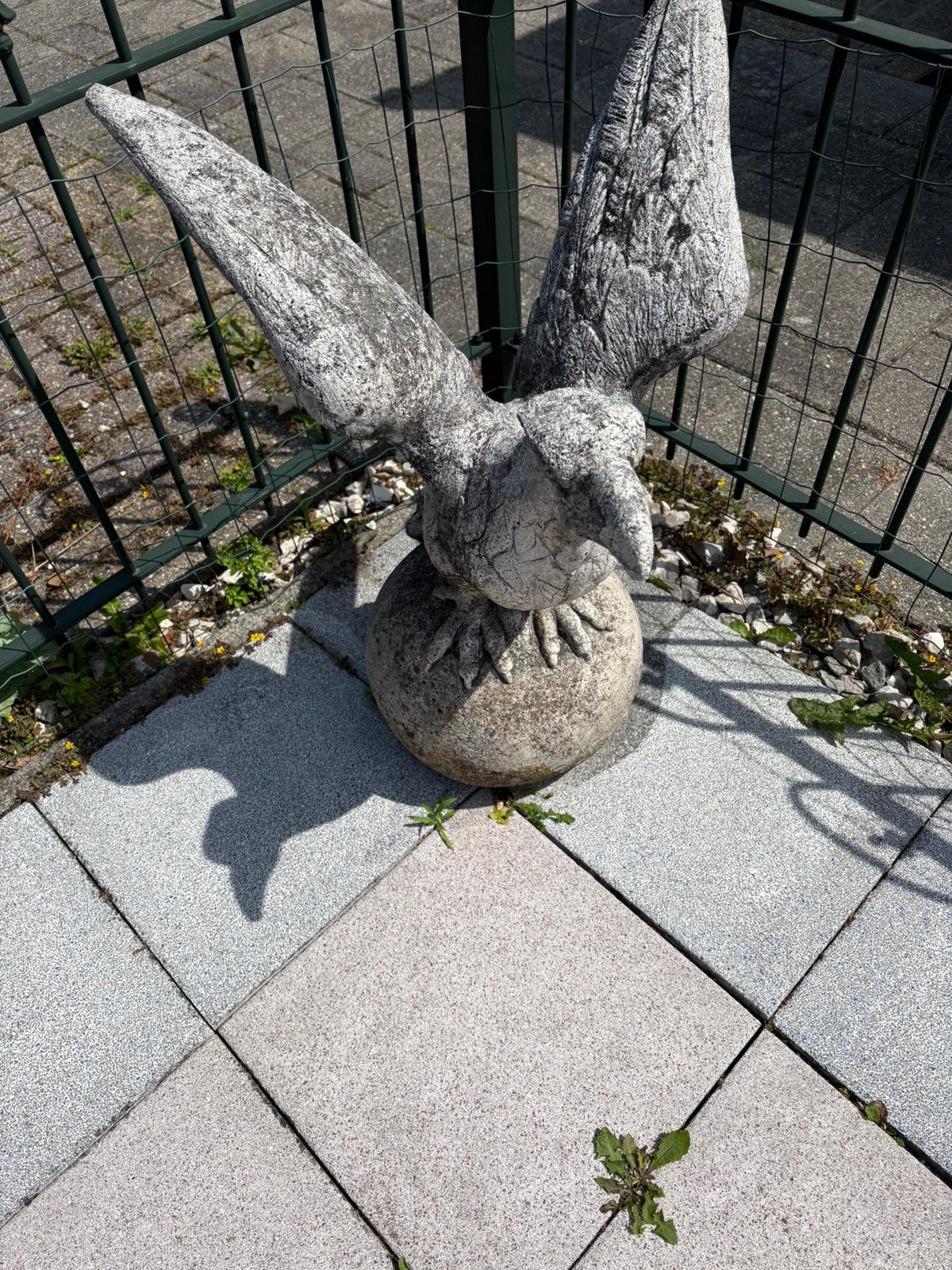Grote Arend op een bol, Ophalen, Gebruikt, Steen