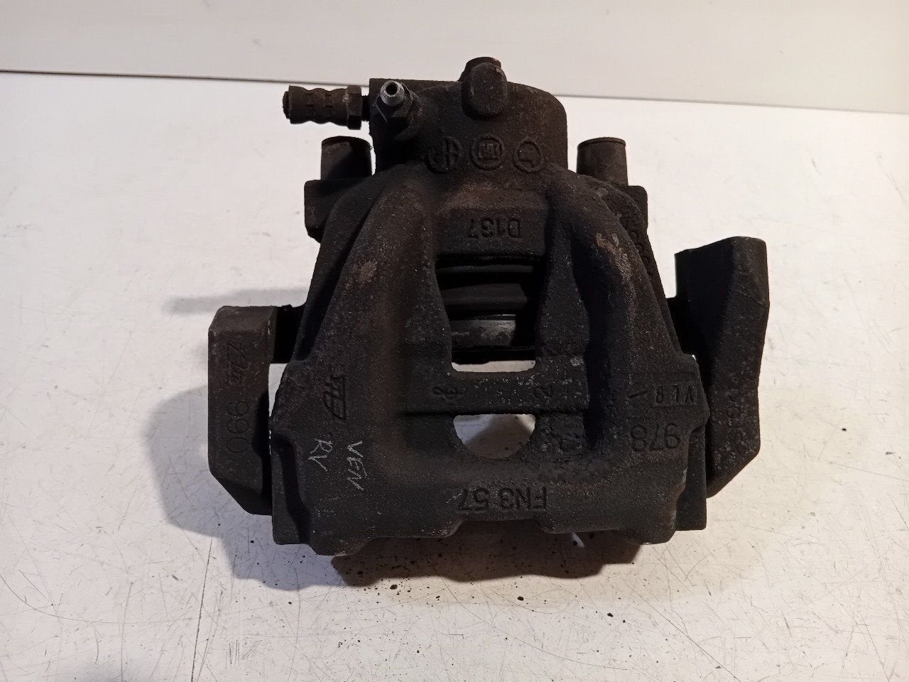 Remklauw rechts voor Fiat Doblo, Onderdelen@venauto.nl, Van der Ven Autorecycling B.V., Gebruikt, Ettenseweg 76, 4706 PB Roosendaal, The Netherlands