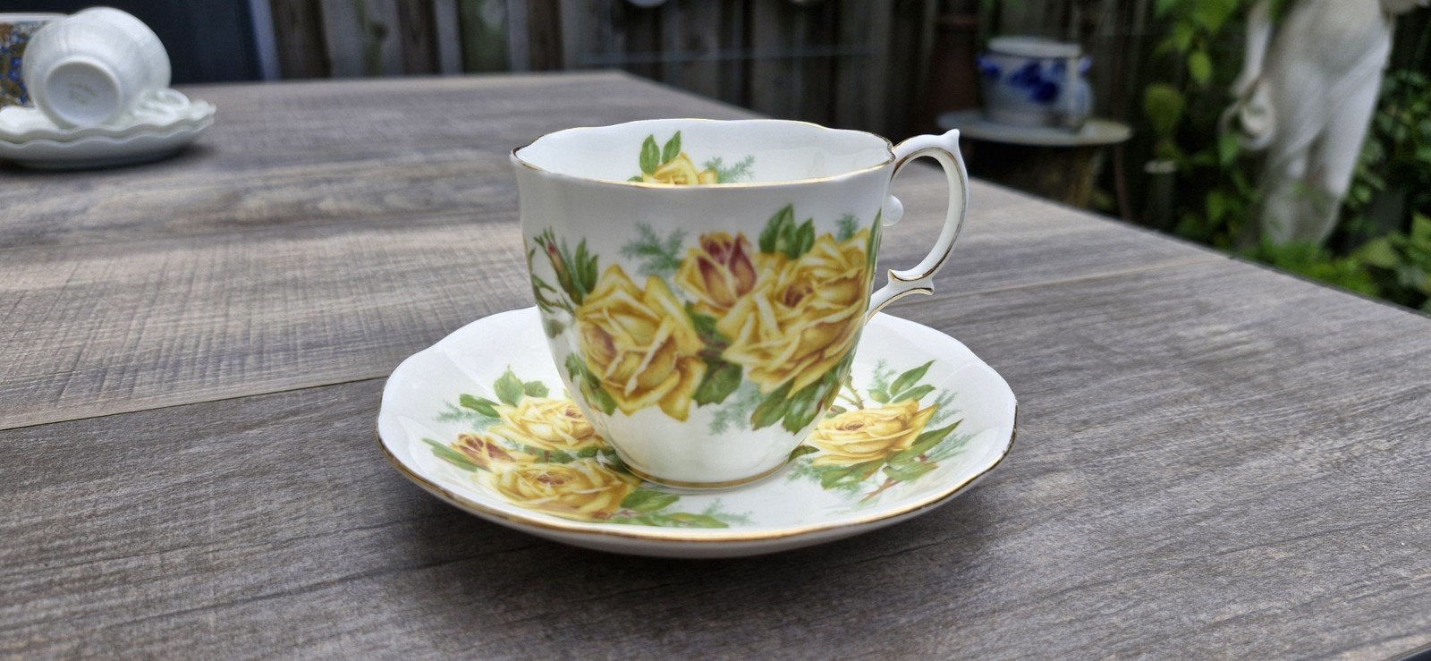 Royal Albert Bone China kop en schotel - Gele Rozen, Ophalen of Verzenden