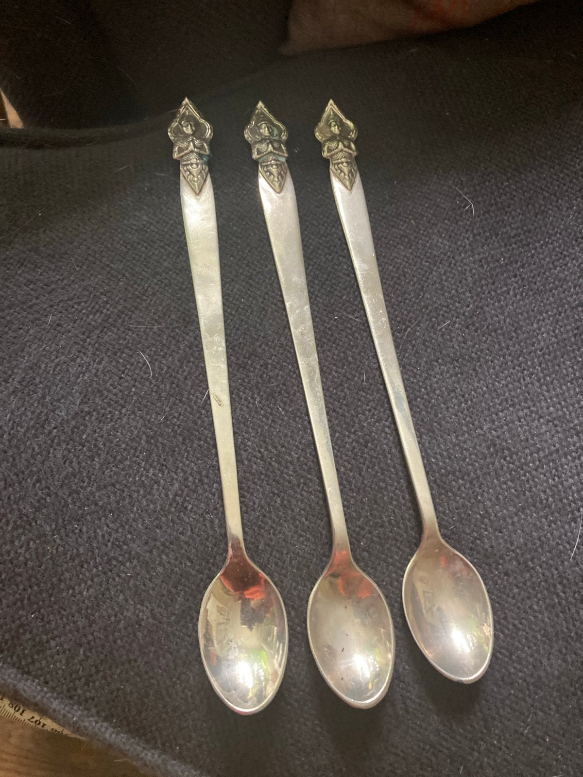 3 Djokja zilveren longdrinklepels uit Indonesië, Ophalen