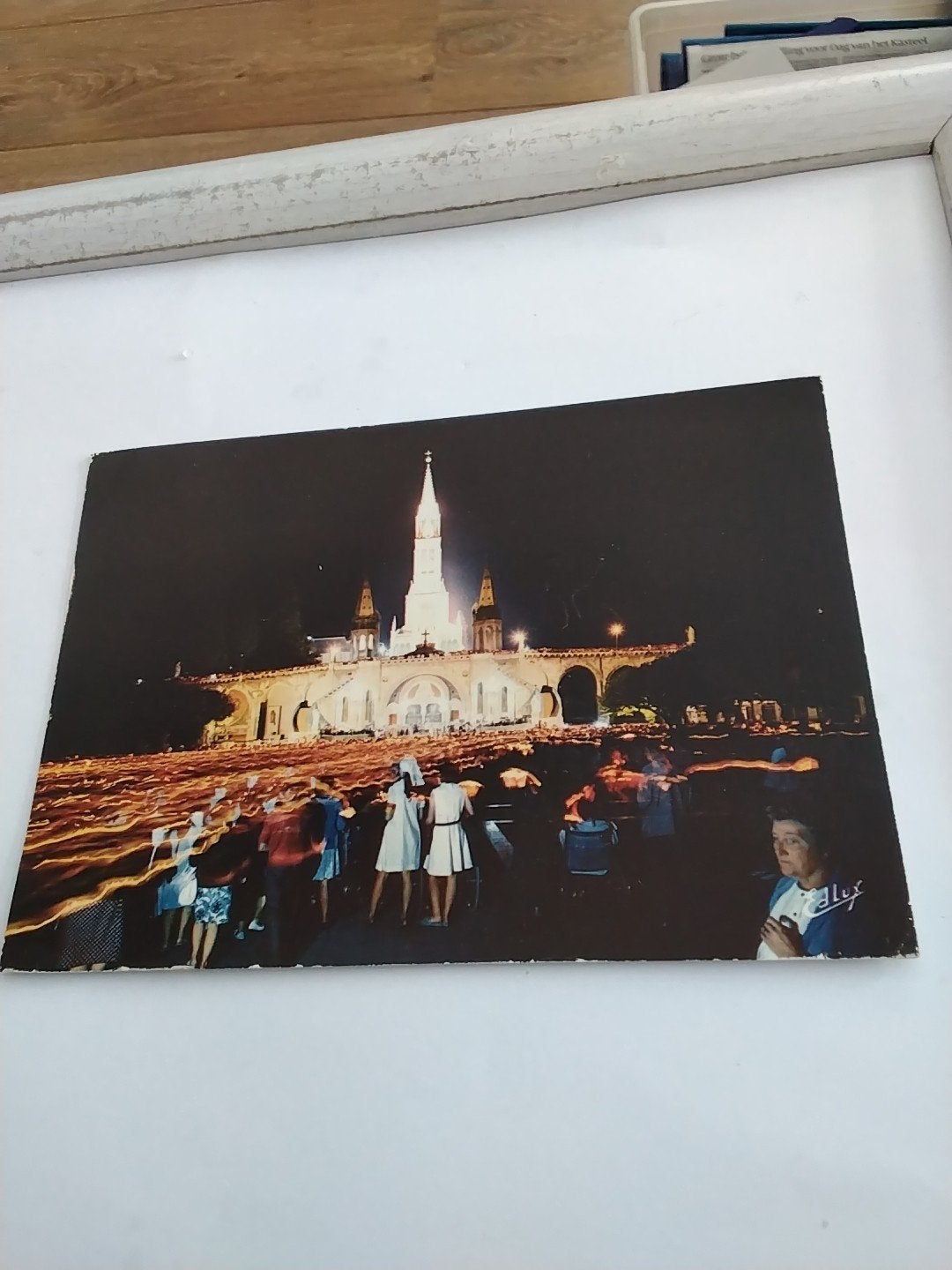 LOURDES. DE VERLICHTE BASILIEK  1977, Ophalen of Verzenden, 1960 tot 1980