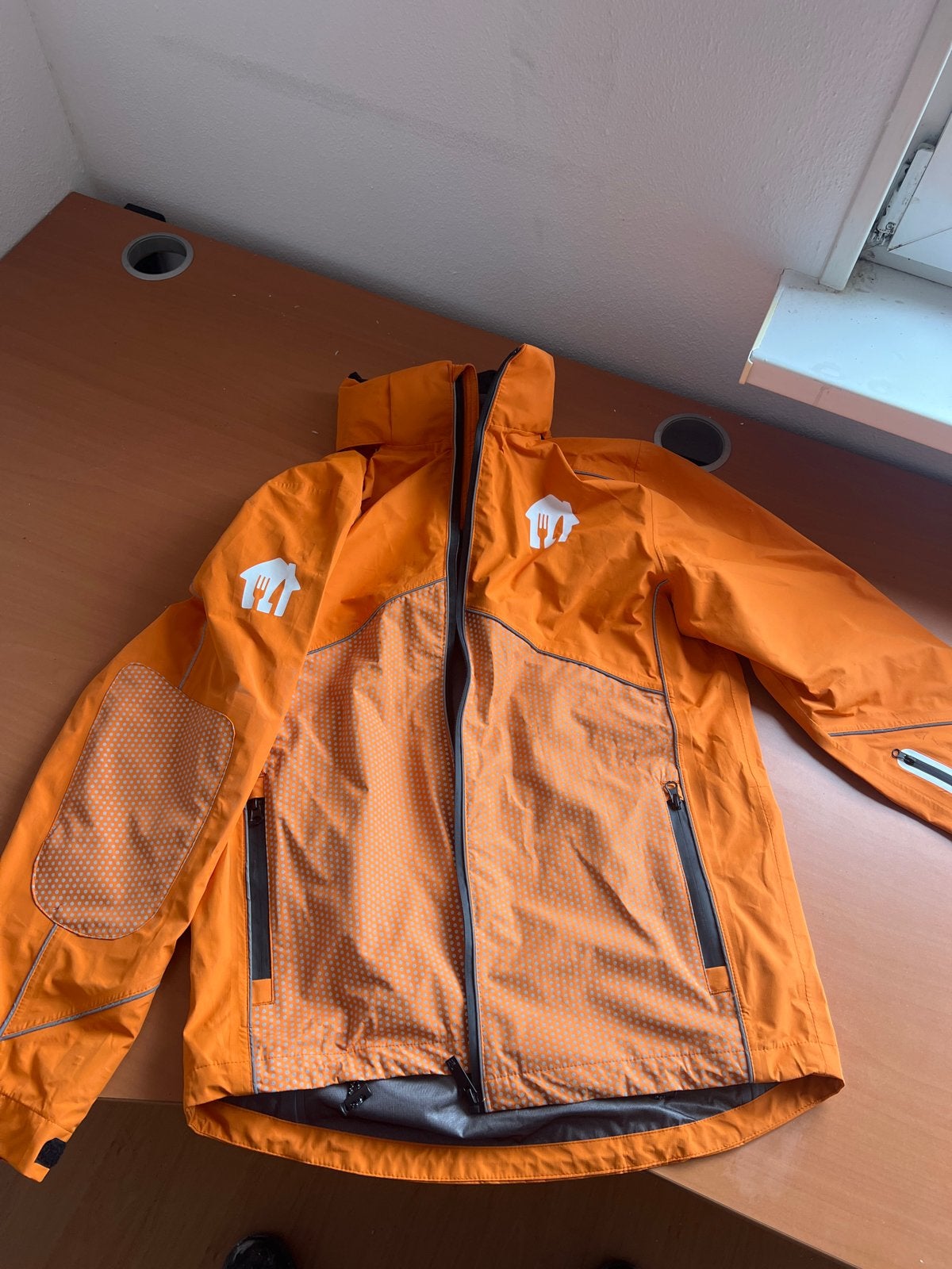 Thuisbezorgd jas - Oranje bezorgjas thuisbezorgd, Ophalen of Verzenden, Gedragen, Maat 38/40 (M), Oranje