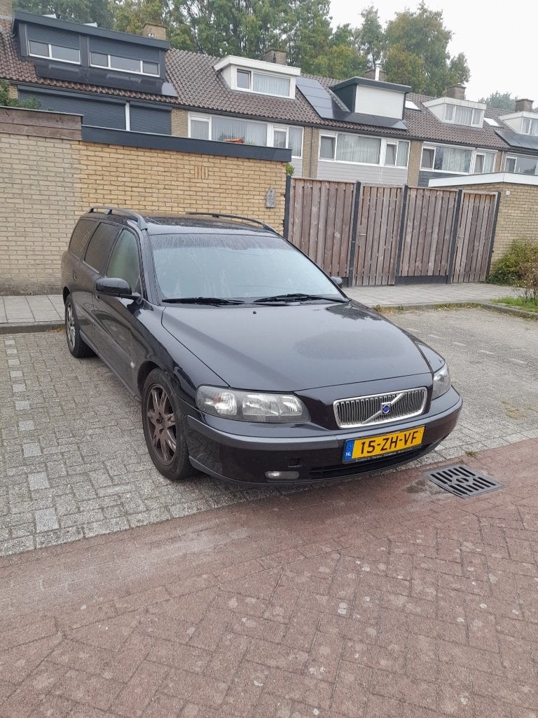 Volvo V70 2.4 D5 AUT / Trekhaak / Leder / Schuifdak, Auto's, 1800 kg, Zwart, Stationwagon, Diesel