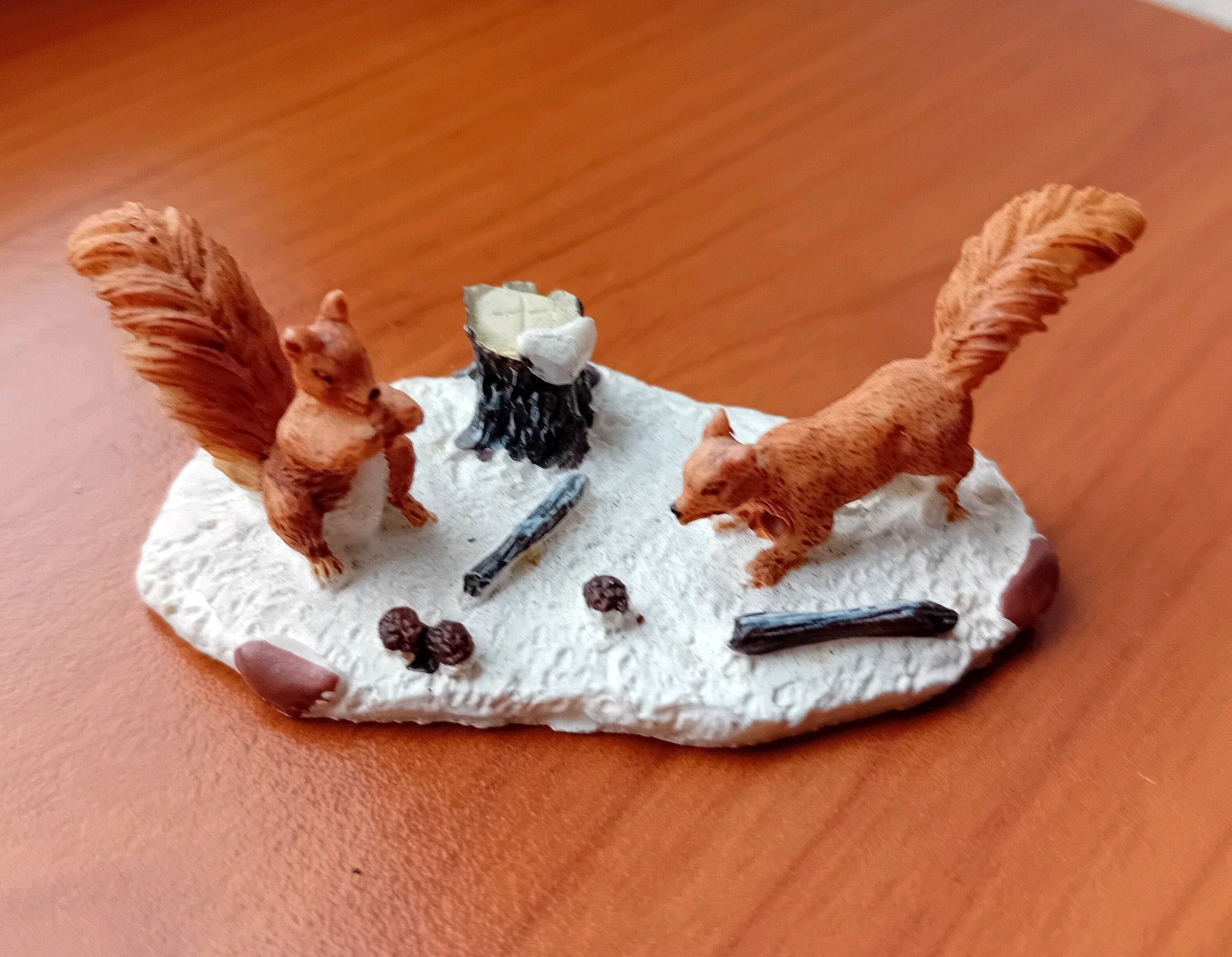 Kerstfiguur eekhoorntjes voor Kerstdorp, Ophalen of Verzenden, Zo goed als nieuw