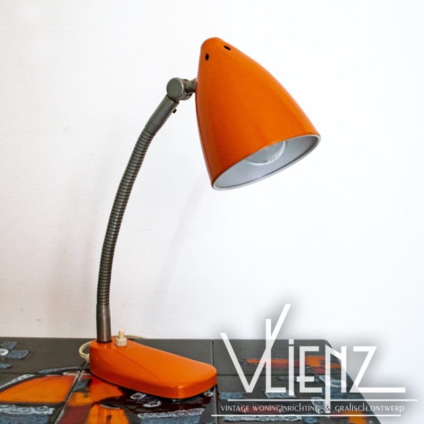 Vintage Mid Century oranje bureaulamp H. Busquet Hala Zeist, Huis en Inrichting, Lampen | Tafellampen, Vintage, -, -, Metaal