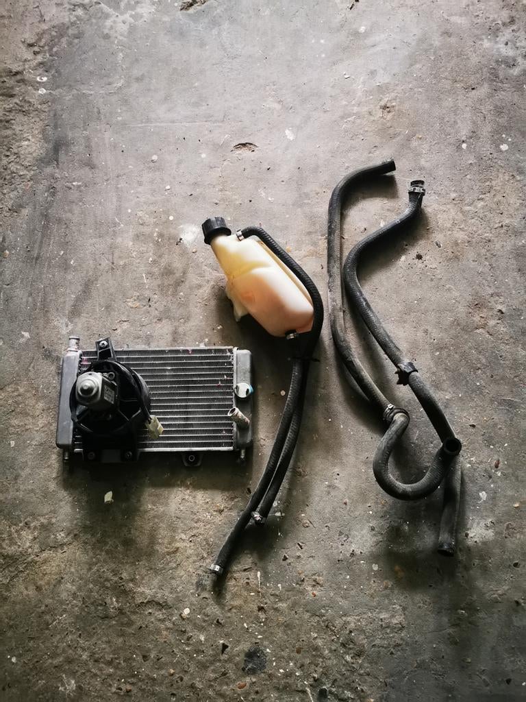 Radiateur Gilera runner 180cc 125cc 2 takt 4 takt snor brom, Ophalen of Verzenden