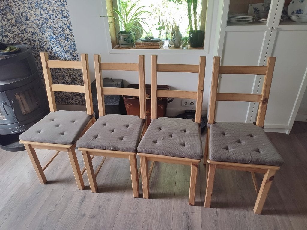4 eettafel eetkamer stoelen gratis, Ophalen, Zo goed als nieuw, Hout, Vier
