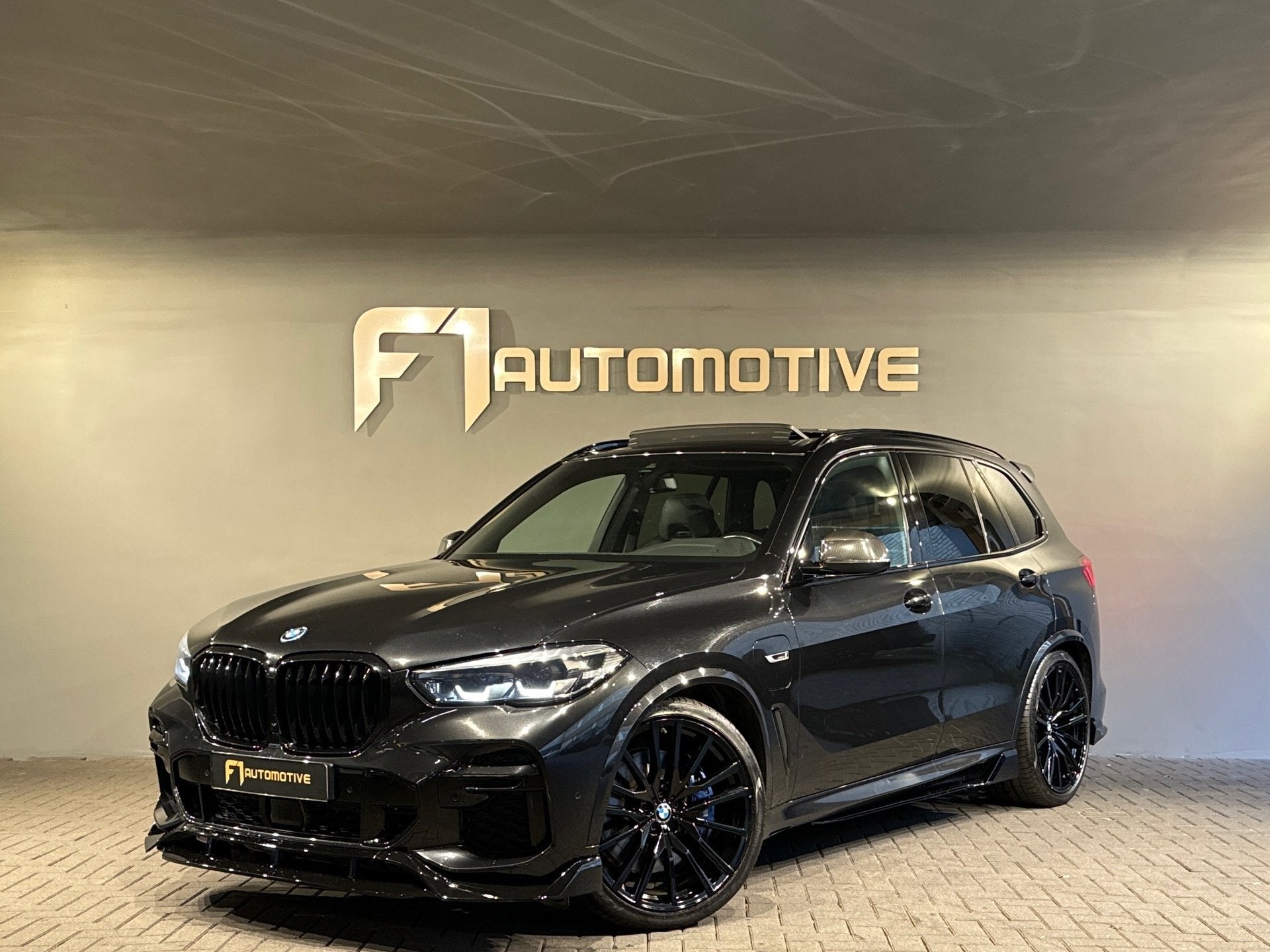 BMW X5 XDrive45e M Sport Pano|M Seat|Massage|Memory|Trekhaak, Dealer onderhouden, Gebruikt, Zwart, Vierwielaandrijving