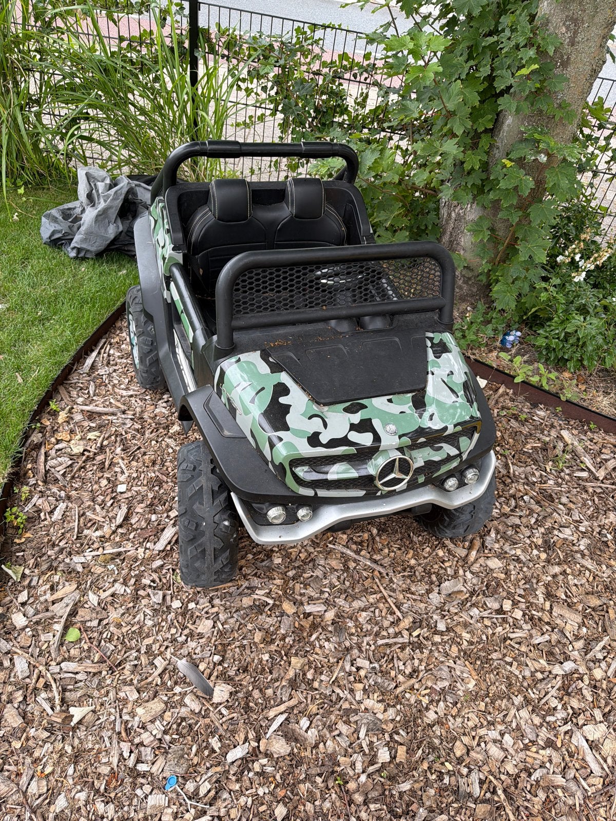 Elektrische kinderauto Mercedes-Benz Unimog camouflage, Ophalen, Gebruikt