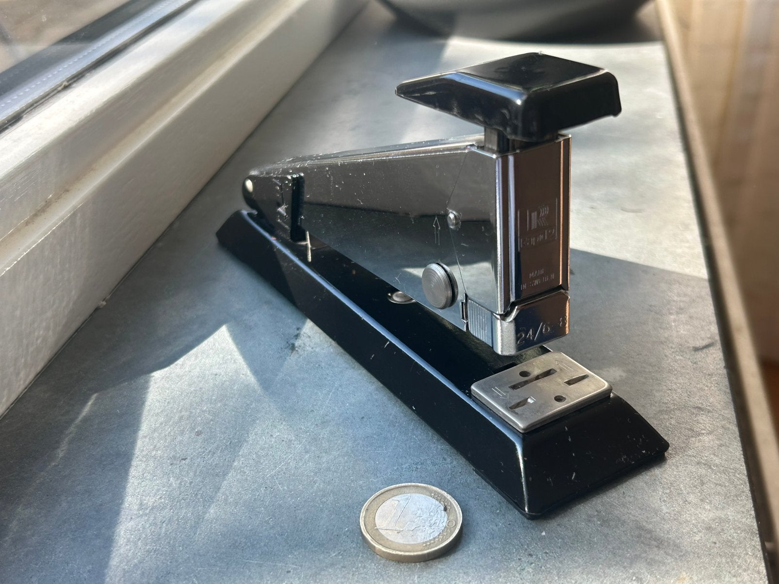 Zwart met chroom RAPID 2 nietmachine 24/6-8 (HESTRA SWEDEN), Ophalen of Verzenden, Gebruikt