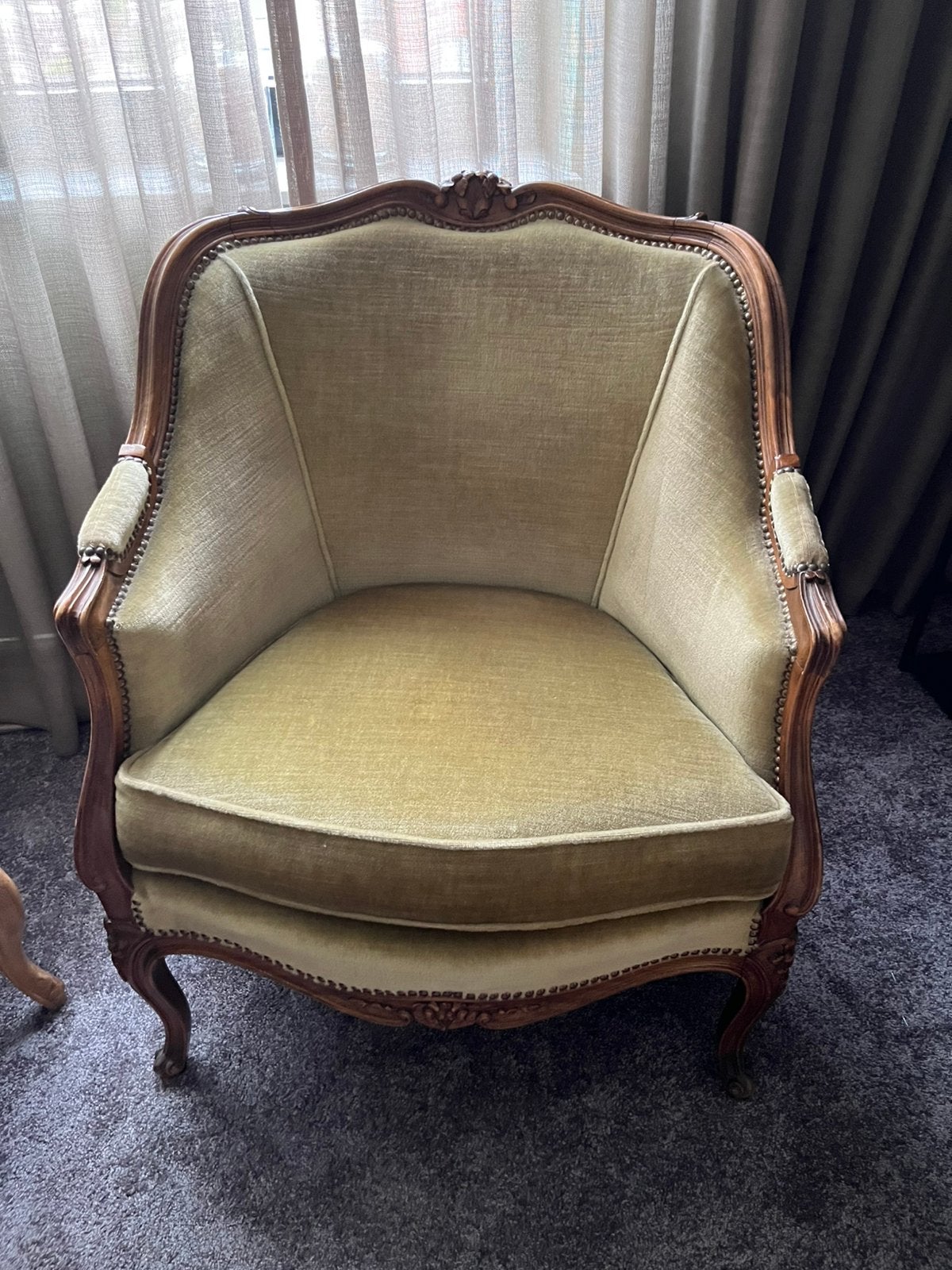 Green upholstered arm chair, Ophalen
