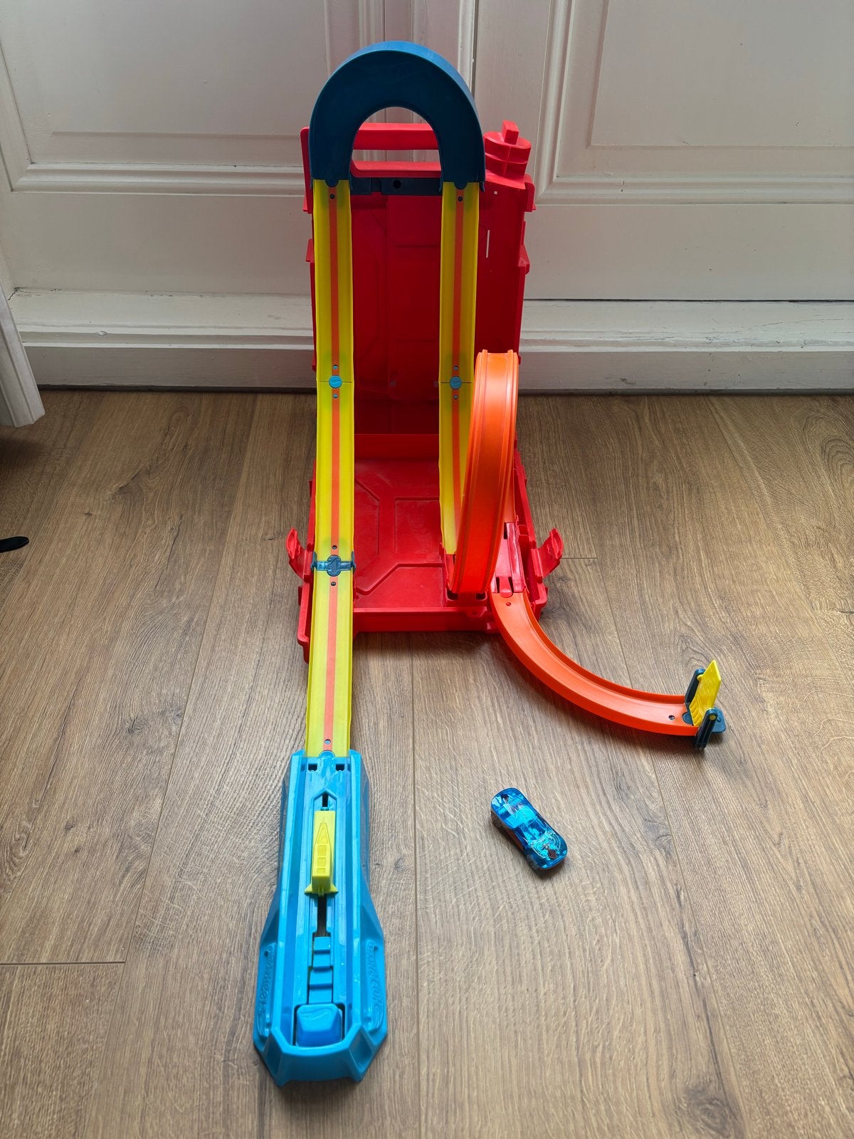 Hot Wheels Track Builder Fuel Can Stunt Box + autootjes, Ophalen of Verzenden, Zo goed als nieuw