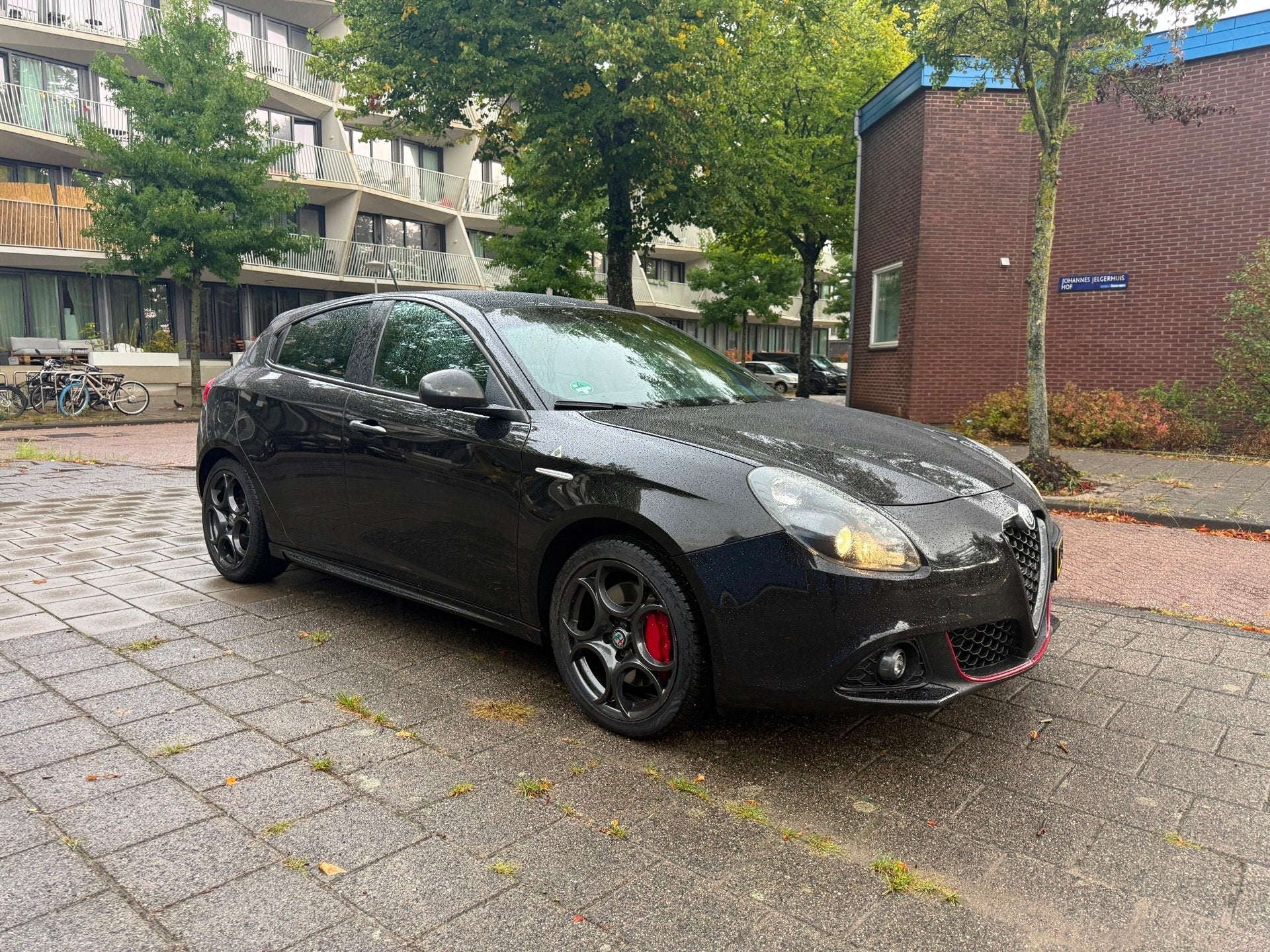 Alfa Romeo Giulietta 1.4 Turbo MultiAir Super AUTOMAAT Black, Auto's, Dealer onderhouden, 4 cilinders, Zwart, Bedrijf