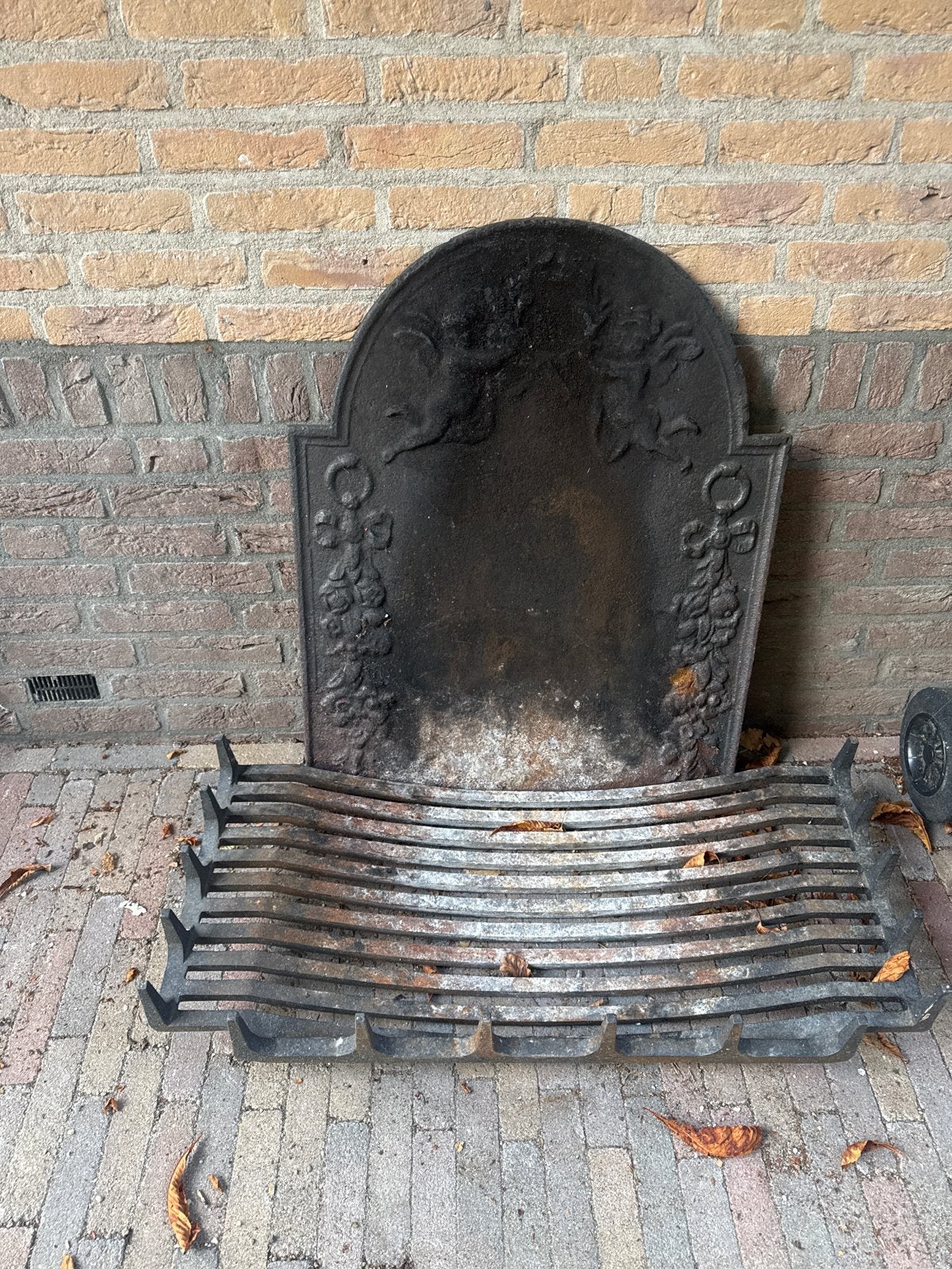 Antieke gietijzeren haardplaat met rooster, Ophalen, Gebruikt, Inbouwhaard, Houthaard