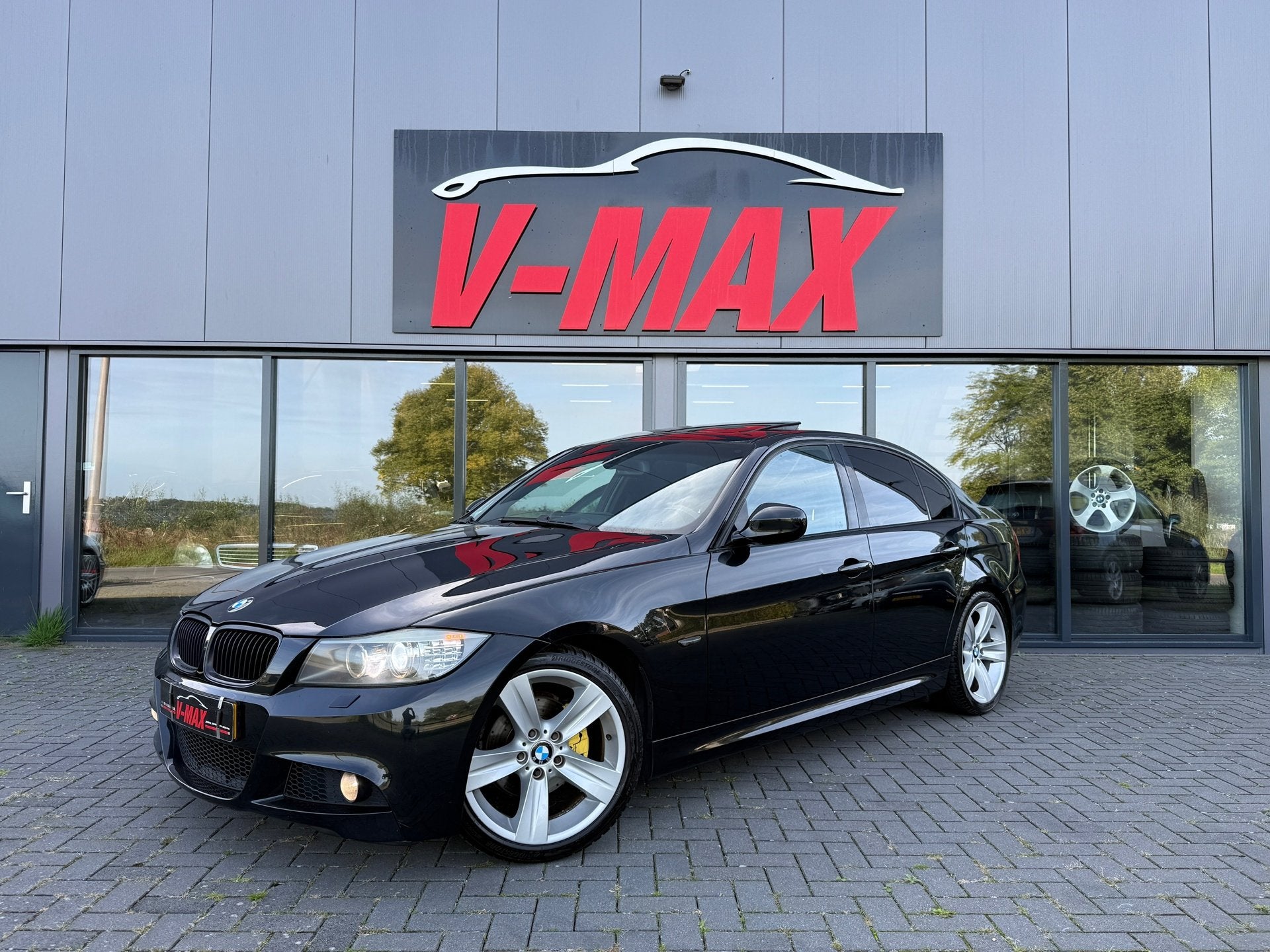 BMW 320i LCI M-Sport Xenon Schuifdak Navi Stoelvw Cruise PDC, Auto's, Zwart, 4 cilinders, Alcantara, Zwart