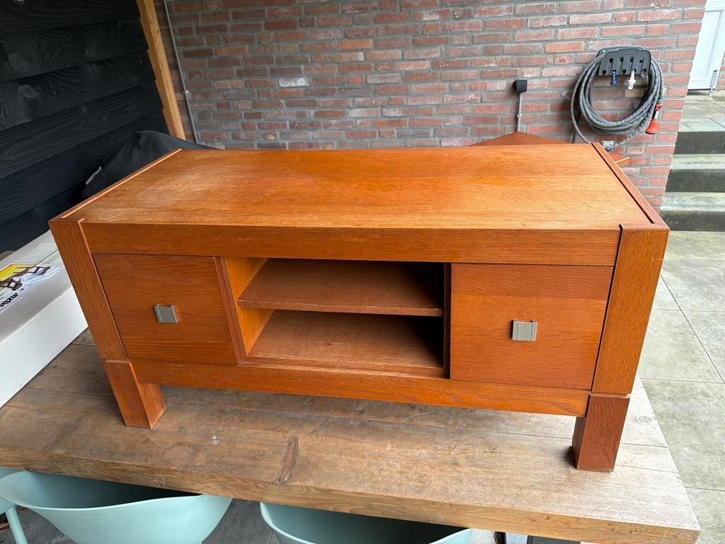Massief houten tv-meubel met 4 lades en legplanken, Huis en Inrichting, Ophalen, Gebruikt, 100 tot 150 cm, Minder dan 100 cm
