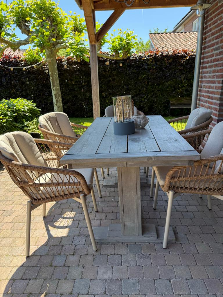 Robuuste houten tuintafel, Ophalen, Gebruikt, Eettafel, 6 zitplaatsen