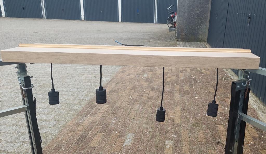 Eigengemaakte wandplank met verlichting, Ophalen of Verzenden, Zo goed als nieuw, Hout