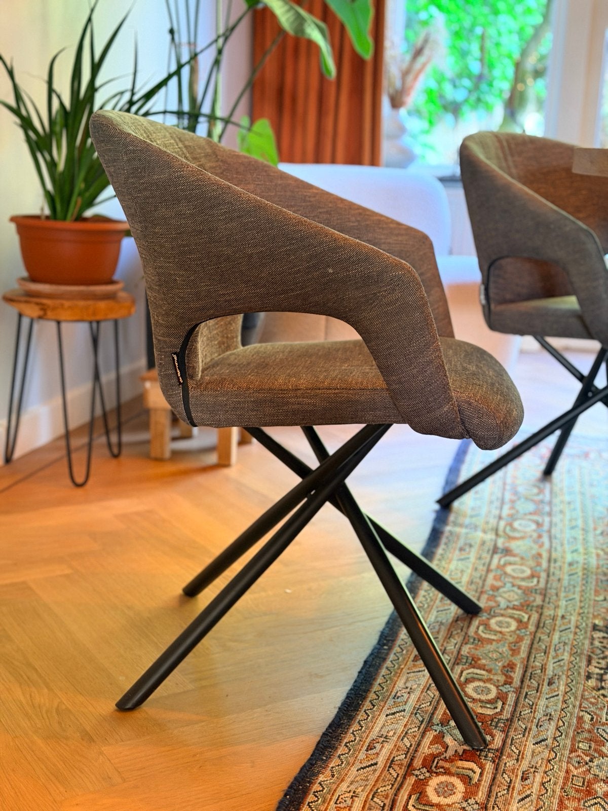 6x Moderne eetkamerstoel - Grijs/Bruin (DeBommel), Ophalen, Gebruikt, Vijf, Zes of meer stoelen, Stof