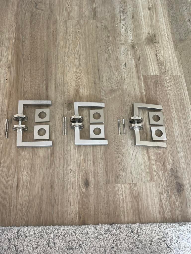 3 massieve deurklinken RVS, Ophalen of Verzenden, Zo goed als nieuw, Rvs, Klink of Kruk