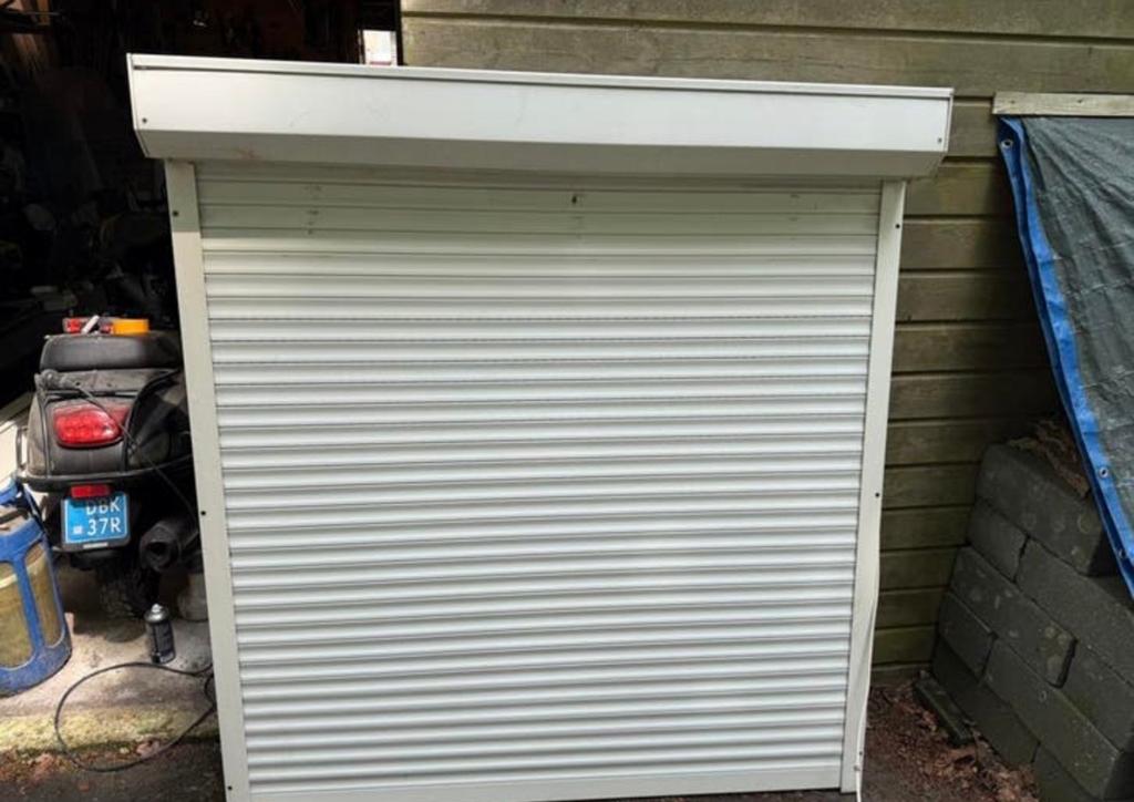 Elektrisch rolluik 144x150 cm, Doe-het-zelf en Verbouw, Rolluiken, Gebruikt, 100 tot 150 cm, Wit, Ophalen of Verzenden