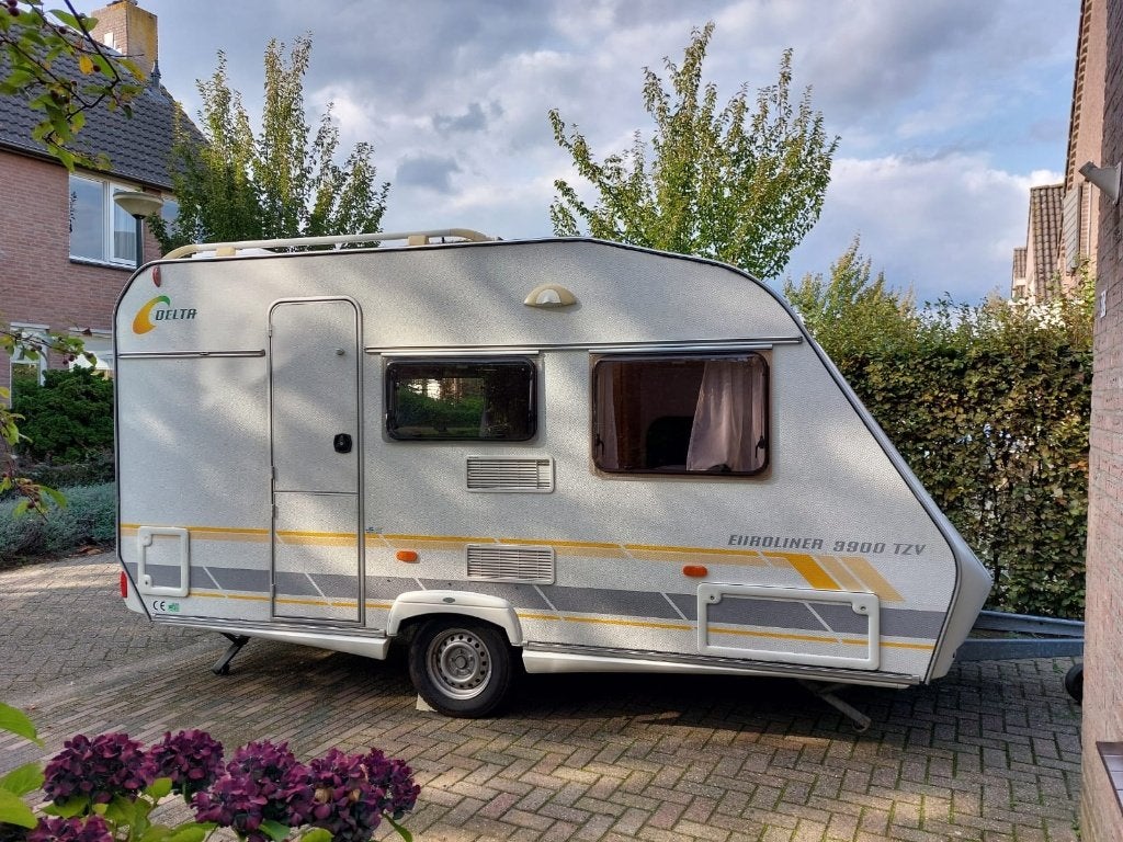 Caravan - Delta Euroliner, Caravans en Kamperen, Vast bed, Luifel, 750 - 1000 kg, Particulier