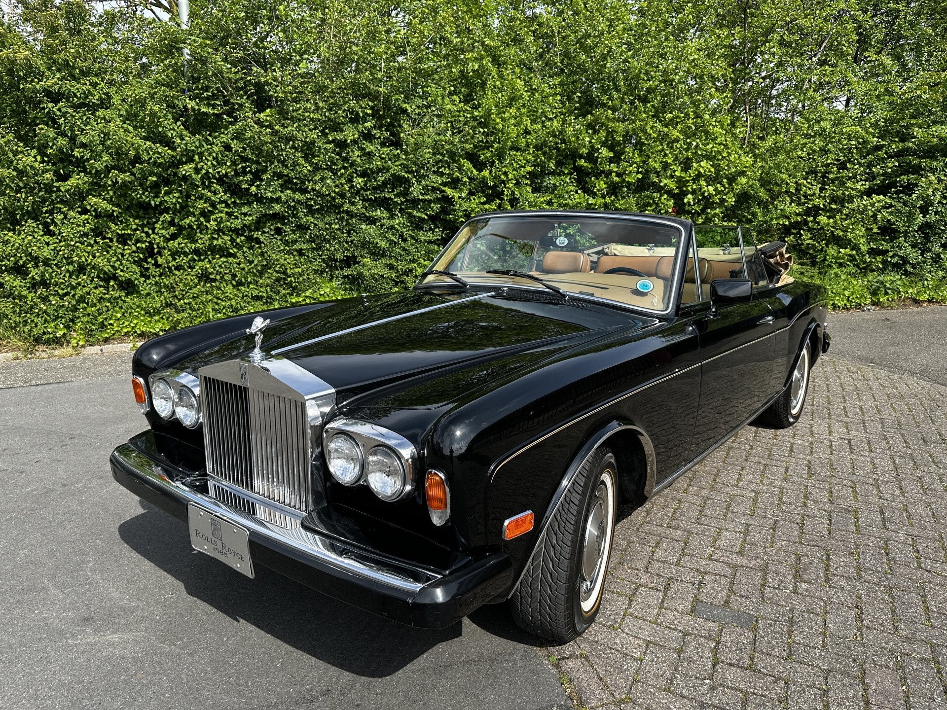 Rolls-Royce Corniche 6.8 Convertible (bj 1985, automaat), Automaat, Achterwielaandrijving, Cabriolet, Zwart