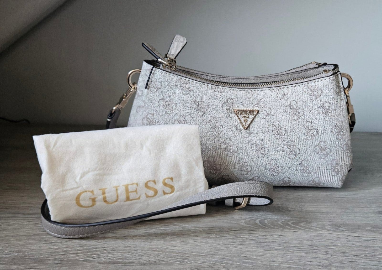 "Nieuwe" GUESS damestas Noelle., Ophalen of Verzenden, Nieuw, Grijs