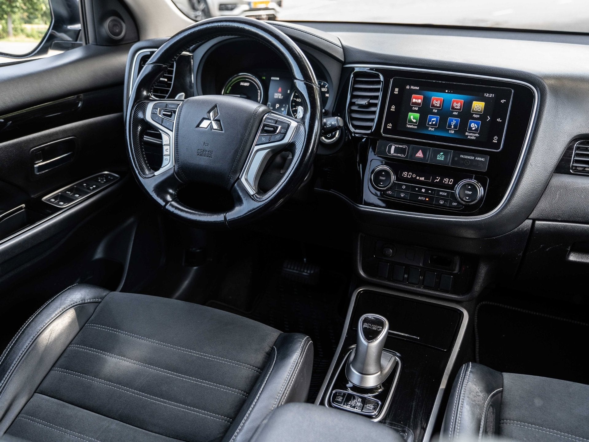 Mitsubishi Outlander 2.0 PHEV Pure - APPLE CARPLAY - PARKEER, Auto's, 1998 cc, 4 cilinders, Zwart, Bedrijf