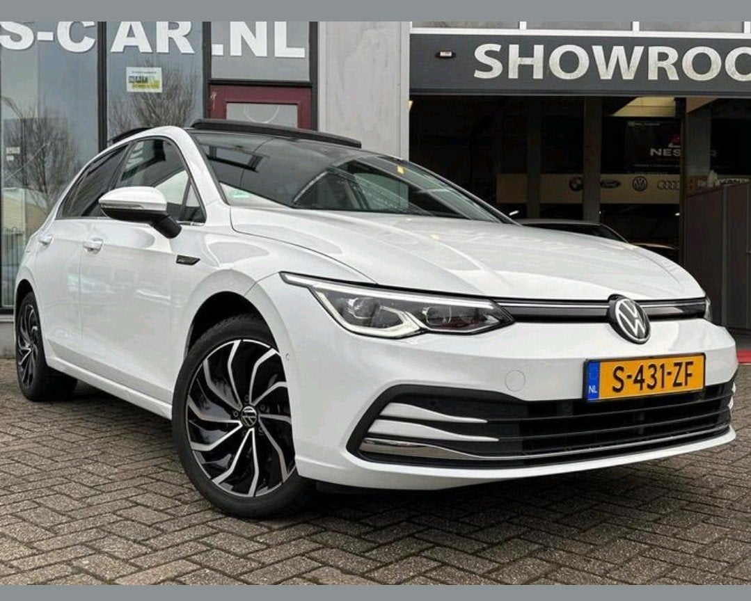 VW Golf 1.5 eTsi R-Line 2020
DSG Pano HUD ACC ParkAssist
Vir, Auto's, Volkswagen, Euro 6, 4 cilinders, 150 pk, Alcantara