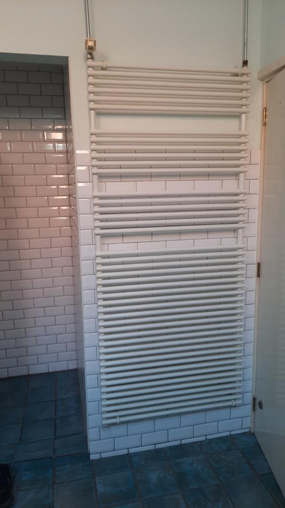 Design radiator badkamer handdoek mét thermostaat kraan wit, Doe-het-zelf en Verbouw, Verwarming en Radiatoren, Ophalen, Gebruikt