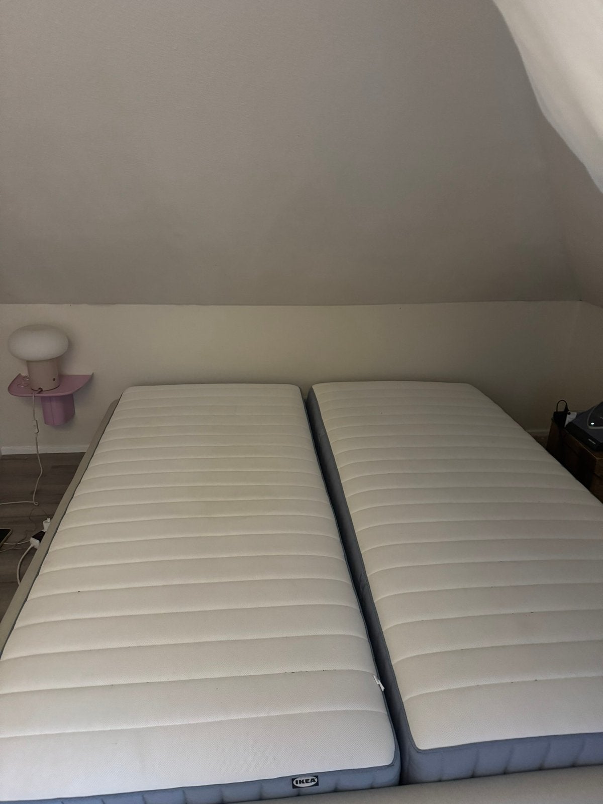 Twee eenpersoons VALEVAG ikea matrassen, Ophalen, Zo goed als nieuw, Eenpersoons, 90 cm