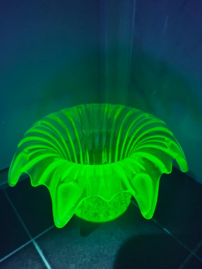 Grote Uranium Glas Vaas - Lichtgevend onder UV-licht, Ophalen of Verzenden