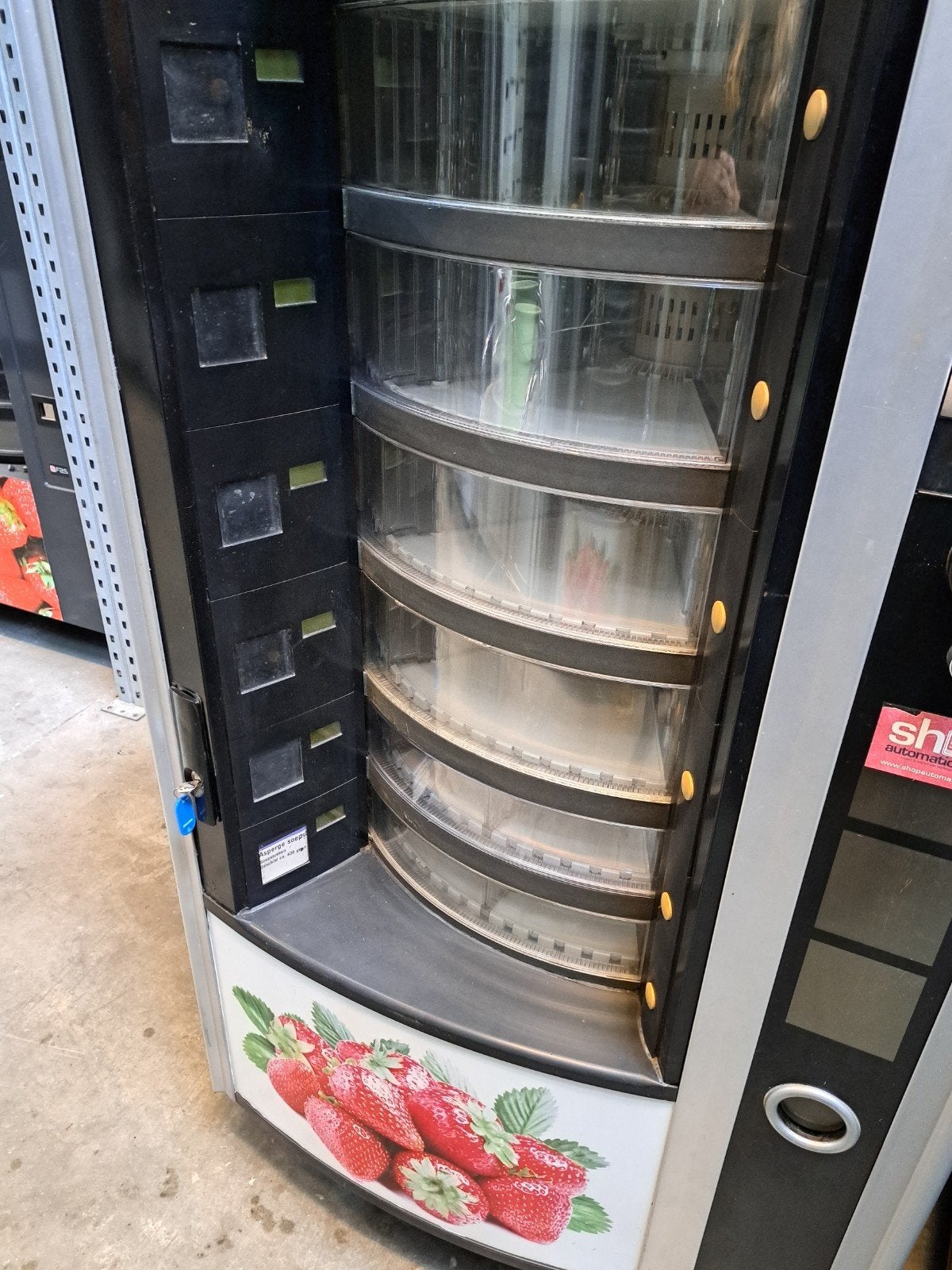Aardbeien/ kersen automaat gekoeld, Verzamelen, Automaten | Overige, Ophalen