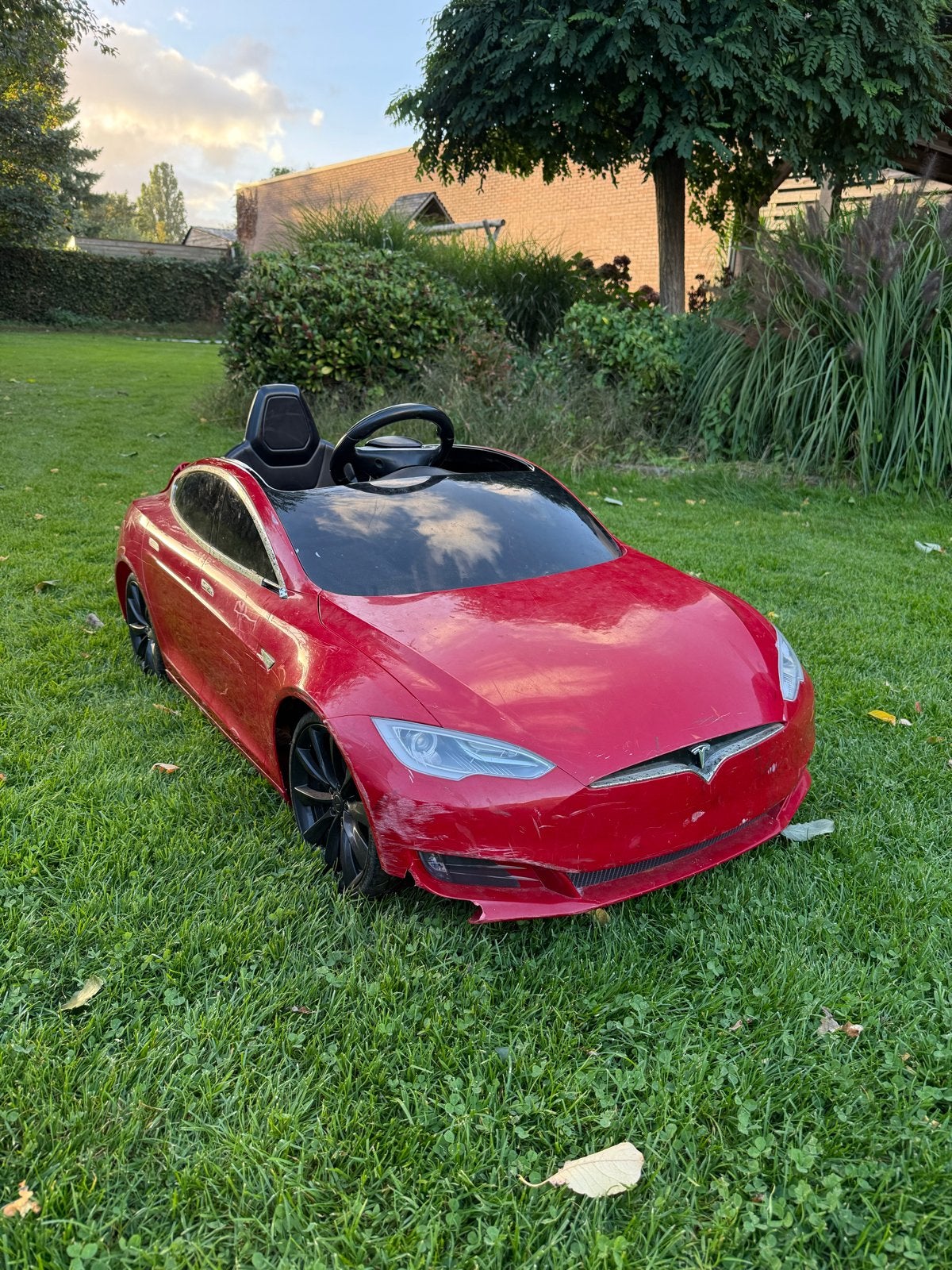 Tesla kinderauto met gebruikssporen (Aandrijving defect), Gebruikt