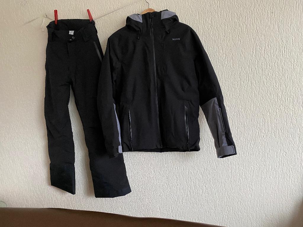Ski en Snowboard Pak .Jas M. en Broek S. Wedze zwart, Wedze, Ophalen of Verzenden, Zo goed als nieuw, Maat 46 (S) of kleiner