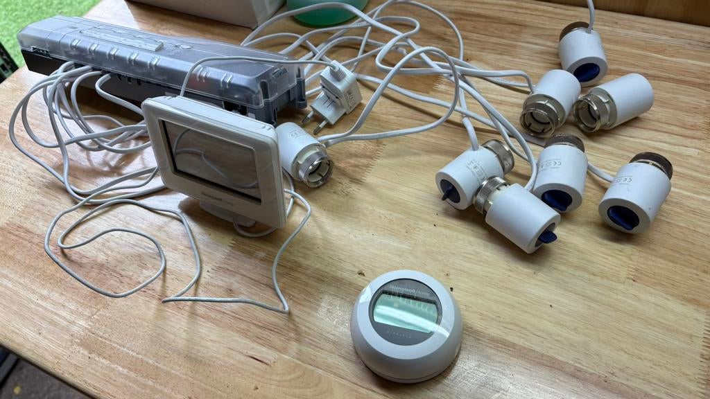 Honeywell Home vloerverwarming regelset 8 kachelaansluiting, Ophalen, Zo goed als nieuw