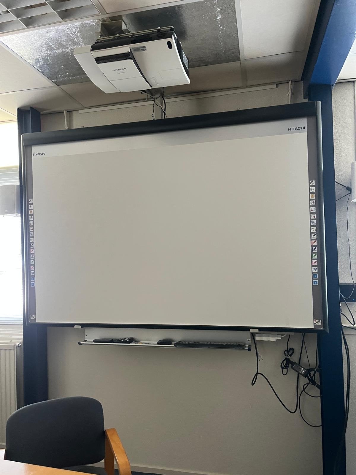 Hitachi beamer met StarBoard interactief whiteboard, Audio, Tv en Foto, Ophalen, Gebruikt, LCD, Overige resoluties