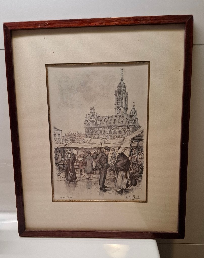 Prent Anton Pieck markt Middelburg met stadhuis, Antiek en Kunst, Kunst | Etsen en Gravures, Ingelijst, 1950 - 1999, Ophalen of Verzenden