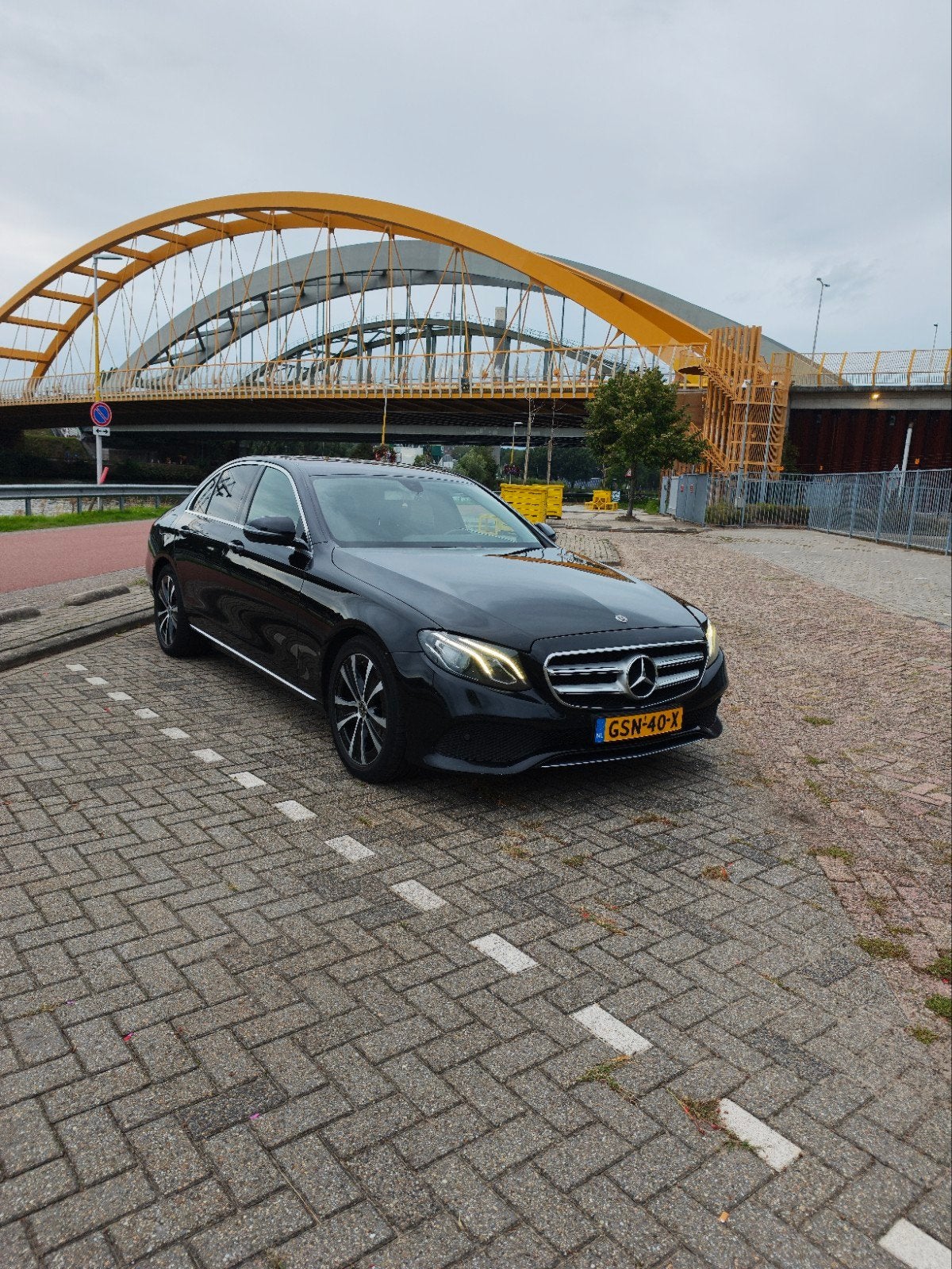 Mercedes-Benz E-Klasse 2.0 E220 D Sedan 2018 w213 EXPORT, Auto's, Automaat, Achterwielaandrijving, 4 cilinders, Leder en Stof